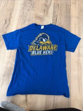 size medium Delaware Blue Hens blue tee